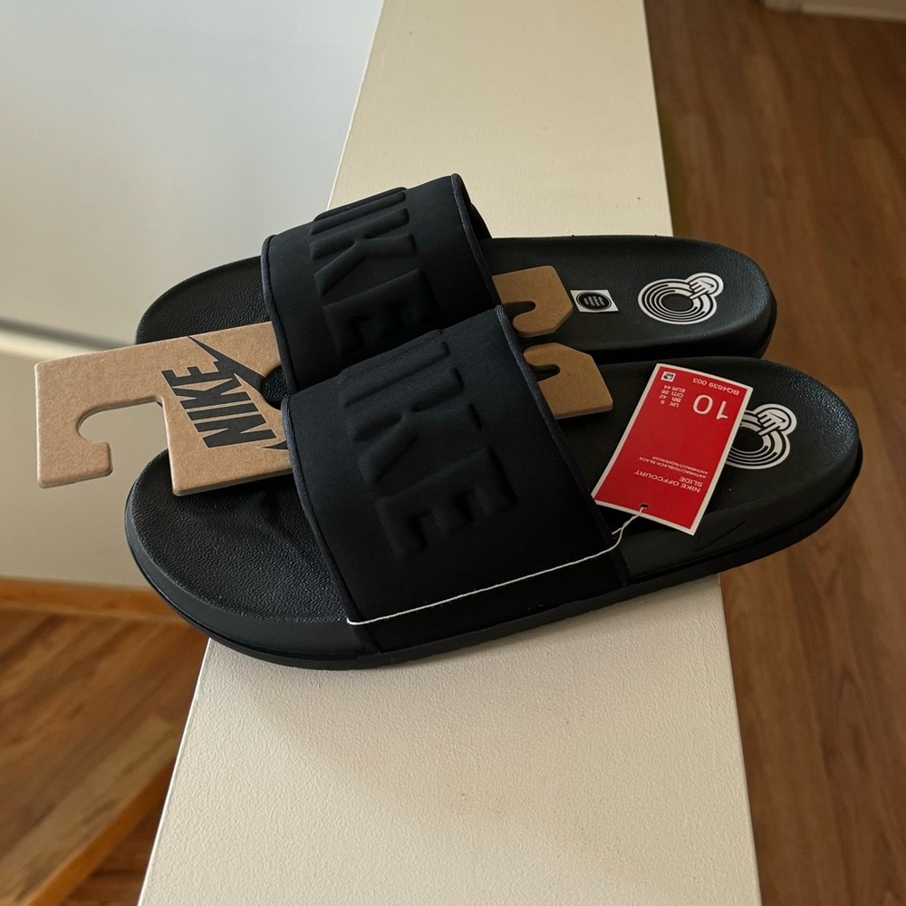 - Brand new “Nike “(of court slide)slippers for women.Size-10,color black.🖤